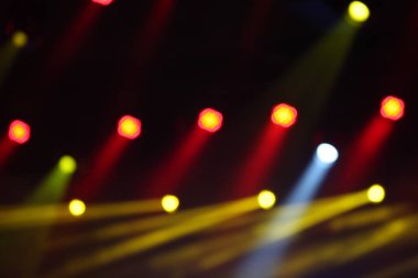 Çok renkli ışık huzmeleri