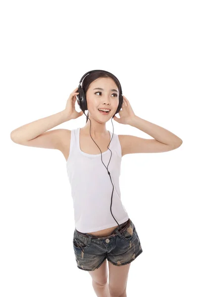 Mujer Joven Escuchando Música — Foto de Stock