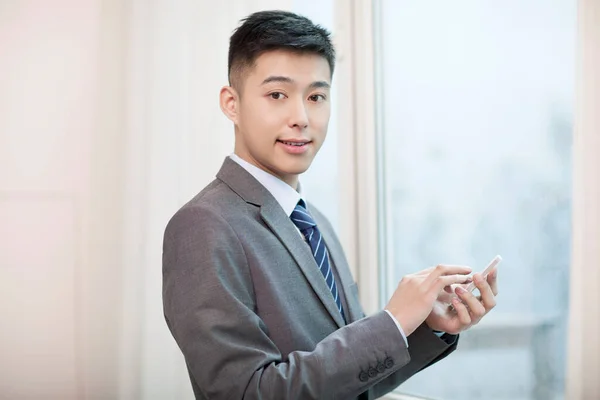 Portrait Young Bisinessman Using Cell Phone — Stock Photo, Image