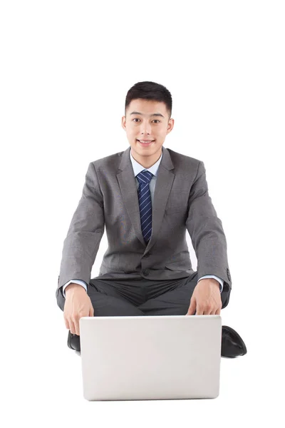 Retrato Bisinessman Joven Sentado Parte Delantera Computadora Portátil — Foto de Stock