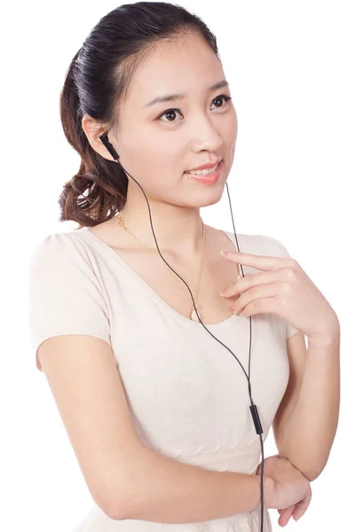 Mujer Joven Escuchando Música — Foto de Stock
