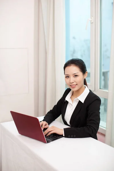 Smiling Businesswoman Using Laptop — Stock Photo, Image