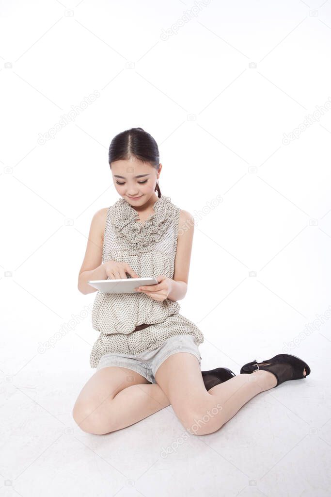 	Young woman using tablet computer	