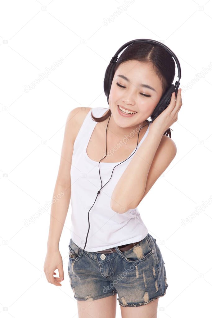 	Young woman listening to music	