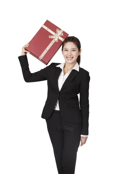 Femme Affaires Tenant Boîte Cadeau — Photo