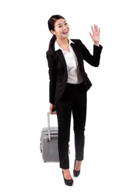 İş kadını bavul çekiyor.