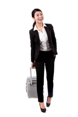 İş kadını bavul çekiyor.