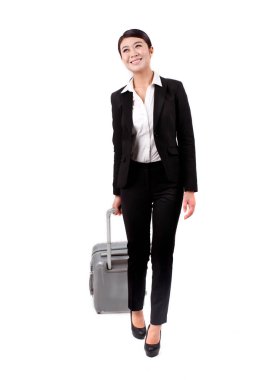 İş kadını bavul çekiyor.