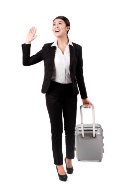 İş kadını bavul çekiyor.