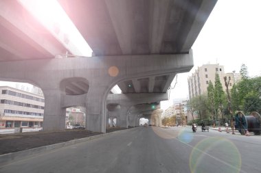 Otoyol günü sahnesi, trafik akışı