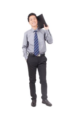 Stüdyoda poz veren bir iş adamı.