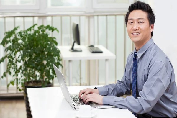 Close Businessman Using Laptop Office — Stock Photo, Image