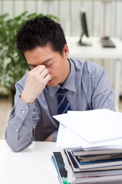 Man Looks Stressed Works His Desk — Stock Photo, Image