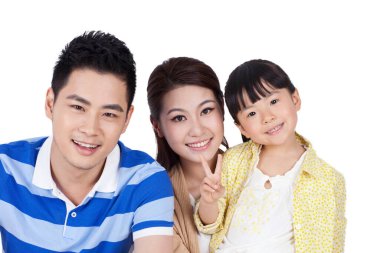 Üç kişilik bir ailenin portresi.