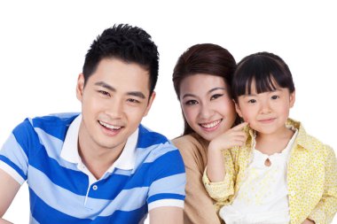 Üç kişilik bir ailenin portresi.