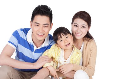 Üç kişilik bir ailenin portresi.