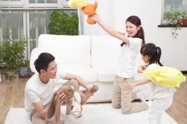 Aile birlikte eğleniyor.