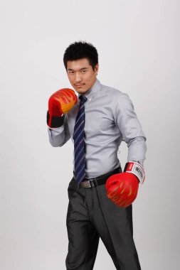 Kırmızı eldivenli bir iş adamı.