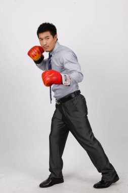 Kırmızı eldivenli bir iş adamı.