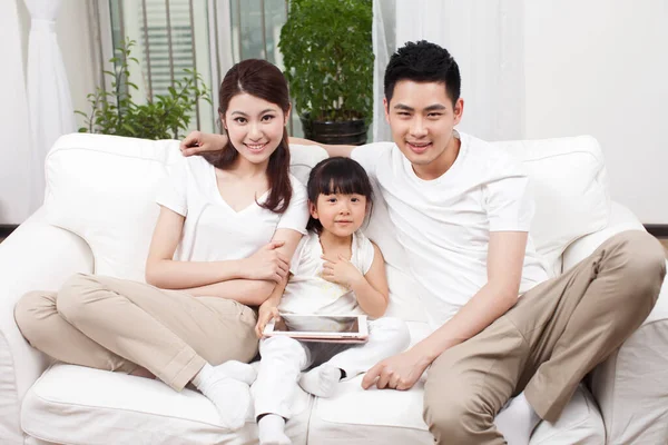 Little Girl Using Laptop Her Parents — Stock Photo, Image