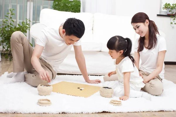 Familia Divirtiéndose Juntos — Foto de Stock