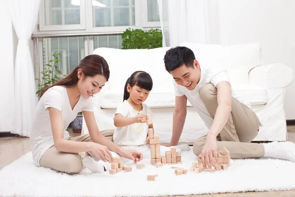 Familia Divirtiéndose Juntos — Foto de Stock