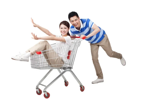 Junges Paar Beim Lebensmitteleinkauf — Stockfoto