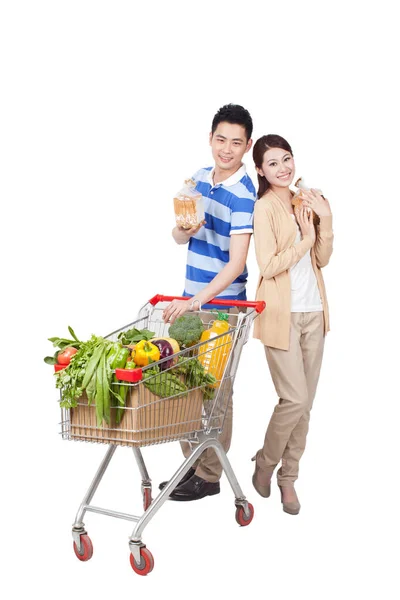 Casal Jovem Compras Mercearia — Fotografia de Stock