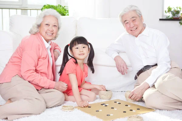 Senior Couple Granddaughter Playing Game — Stock Photo, Image