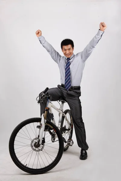 Hombre Negocios Una Bicicleta Montaña —  Fotos de Stock
