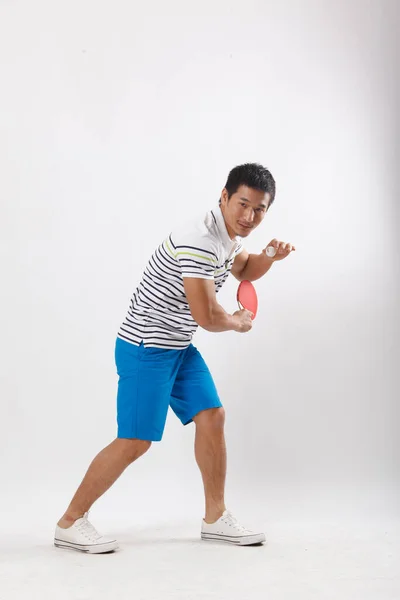 Jovem Jogando Tênis Mesa Roupas Casuais — Fotografia de Stock