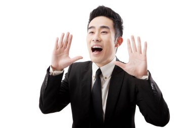 Beyaz arka planda bağıran bir iş adamı