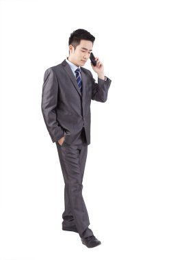 İş adamı telefon ediyor.