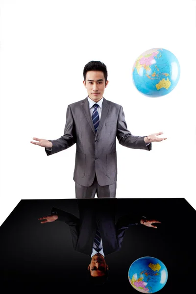 Geschäftsleute Und Globus — Stockfoto