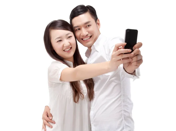 Oriental Moda Jovem Casal Usando Telefone Celular Auto Temporizador — Fotografia de Stock