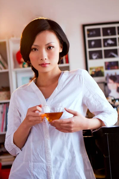 Young Woman Drinking Tea — Stock Photo, Image