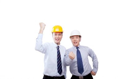 Beyaz arkaplanda doğulu mühendis portresi