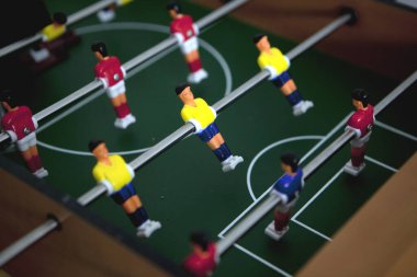 Masa futbolu, yakın plan.