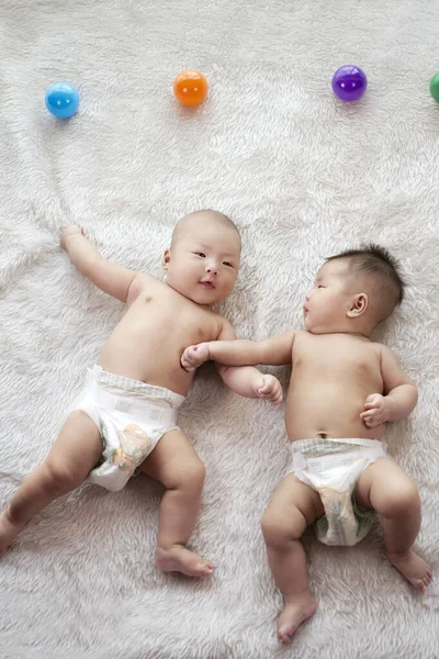 Bebê Gêmeos Irmão Irmã Retrato — Fotografia de Stock