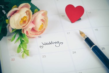 Uyarı mektubu düğün günü takvim planlama ve renk tonu ile dolma kalem.