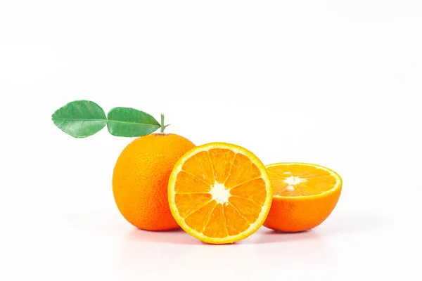 Isoleren Van Oranje Vruchten Witte Achtergrond — Stockfoto