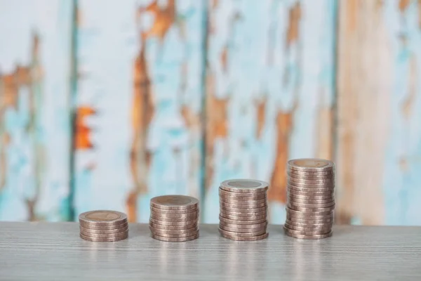 Apilar Monedas Dinero Fondo Madera Ahorro Con Crecimiento Dinero —  Fotos de Stock