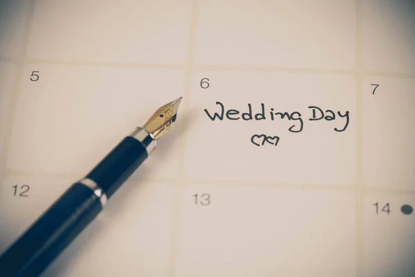 Υπενθύμιση Την Ημέρα Του Γάμου Στο Ημερολόγιο Προγραμματισμού Και Σιντριβάνι — Φωτογραφία Αρχείου