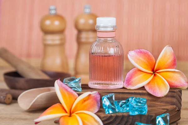 Aroma terapisi petrol şişe, kavram bitkisel spa