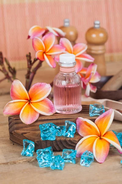 Aroma terapisi petrol şişe, kavram bitkisel spa