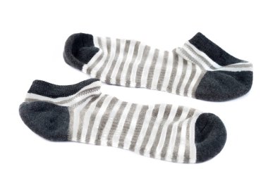 Beyaz arka planda siyah ve beyaz çorap