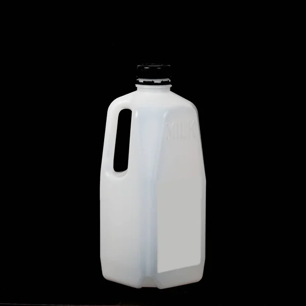 Weiße Plastikflasche Milch Auf Schwarzem Hintergrund — Stockfoto