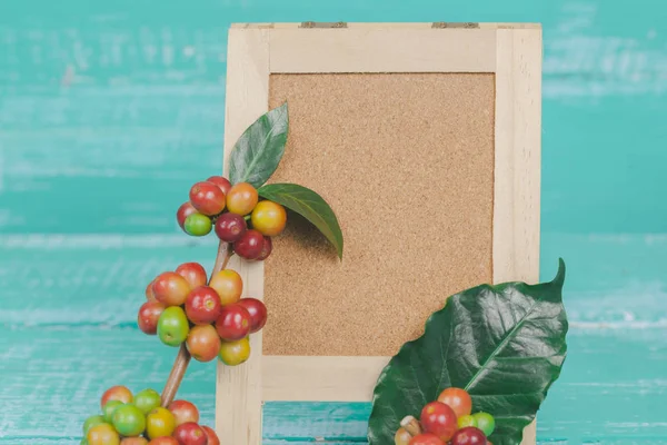 Grãos Café Frescos Com Placa Pequena Conceito Comida Bebida — Fotografia de Stock