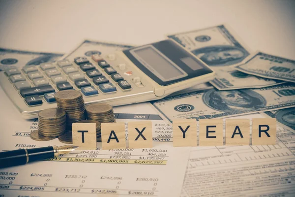 税收和计算器的税收文件和钱的表 税务概念 — 图库照片