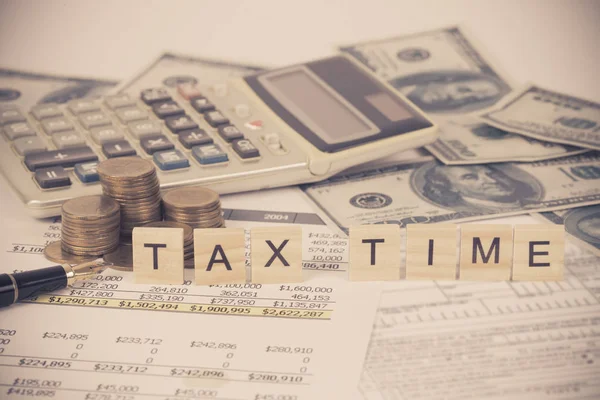 Formulação Imposto Calculadora Com Documentos Fiscais Dinheiro Mesa Conceito Fiscal — Fotografia de Stock